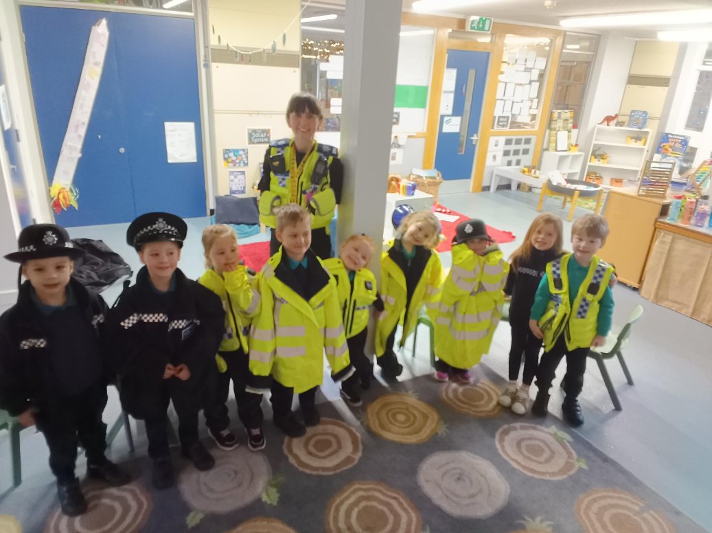 WYP_LeedsEast's tweet image. On the 12th Feb '26, PCSO Simpson attended @GreenfieldsKGPS, to deliver ‘People Who Help Us’ inputs to Nursey &amp;amp; Reception classes.

✅Mini uniforms 
✅Police Van tour

PCSO Simpson, thanks all children for their #fantastic behaviour, #wonderful questions &amp;amp; answers. 

Well Done!