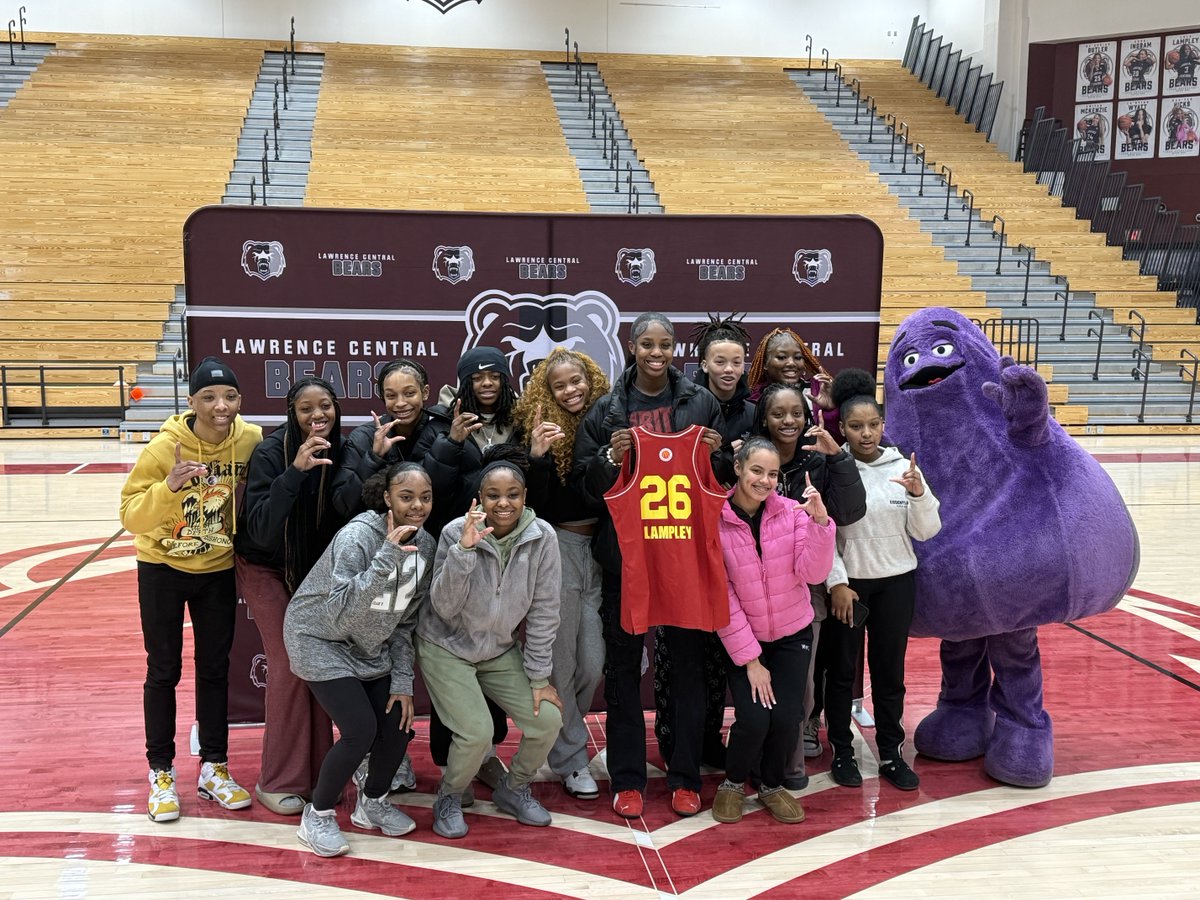 LCHSAthletics's tweet photo. Excited to present Lola Lampley with her McDonald’s All-America jersey today!
⁦@McDAAG⁩ ⁦@ltgoodnews⁩ https://t.co/h8pGzYUmdA