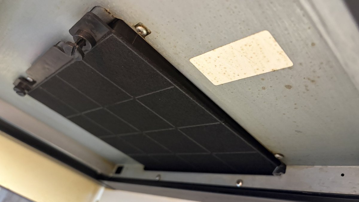 amitdhaware10's tweet photo. @Elica_India @jagograhakjago I had requested for AMC service cleaning &amp; just look and tell from which angle do you think it’s cleaned. Also the filter is not properly installed and too 1500rs for the filter. https://t.co/HfTES3OEd2