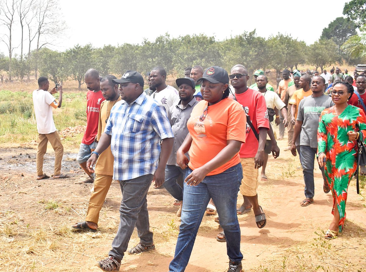 BenueRaamp's tweet photo. GOVERNOR ALIA ORDERS IMMEDIATE CONSTRUCTION OF TRIPLE CELL CULVERT AT RIVER AKU 
https://t.co/OhCrJi9U23 https://t.co/begRGLtCDO