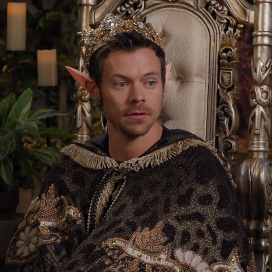 axlsugar's tweet photo. i just know fantasy writers are about to create an elf king inspired by him https://t.co/EV3OvNUejn