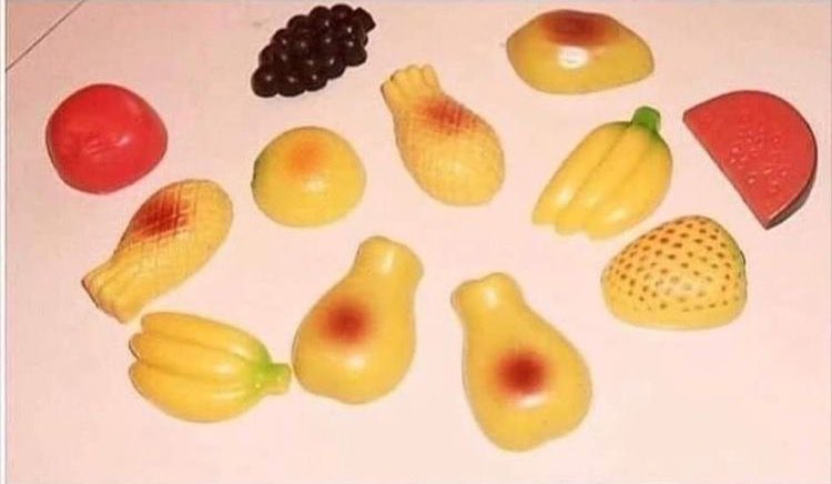 __Poisonivyyy's tweet photo. Almost every grandmother had these magnets on their refrigerator https://t.co/LyxBx34AIY