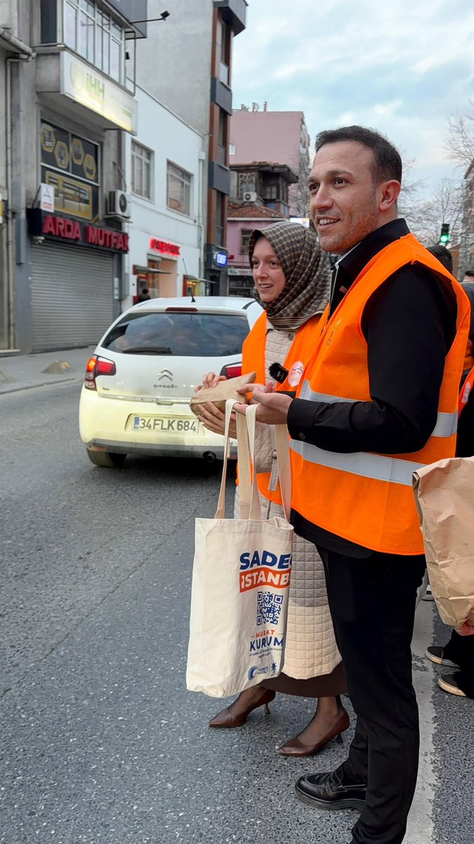 İftara 5 Kala programımız kapsamında; Bahriye Caddesi’nde, Ankara Milletvekilimiz <a href="/ZehraNurAydemr/">Zehranur Aydemir</a>, İlçe Başkanımız <a href="/kasimfirat/">Kasım Fırat</a> ve İlçe Gençlik Kolları Başkanımız <a href="/MehmetkurtulsAK/">Mehmet İkbal Kurtuluş</a> ile birlikte iftara yetişemeyen komşularımıza iftarlıklarımızı ulaştırdık. 

#BirOlmakRuhumuzdaVar