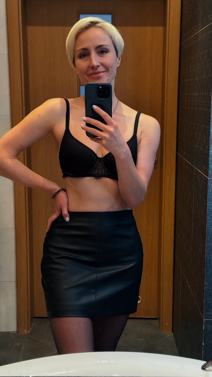 Svit_lanamuse's tweet photo. Солодких снів💋

#BlackLace #LingerieModel #DarkFemininity #BoudoirVibes #LeatherSkirt #MirrorSelfie #SexyMonday #NoApologies #LingerieAesthetic #ModelMood #DarkSeduction #SelfLoveVibes #BlackOnBlack #FashionLingerie https://t.co/s0IlTrSGyn