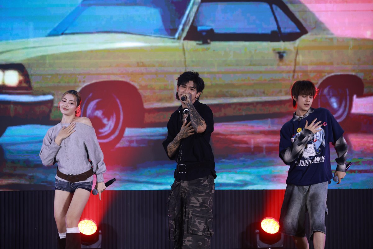 around_ent's tweet photo. ทุกด้อมคึกครื้นน้ำตาปริ่ม เมนคว้ารางวัลสุดยอดแห่งปี 2025 รางวัล “Thailand Top Vote”
#ThailandTopVote2025
#MCOT #ช่อง9กด30
#ไปรษณีย์ไทย #PromptPost
อ่านข่าวเพิ่มเติม
📍https://t.co/xUmoUjKWt6
บุ๋ม-ปนัดดา, ต้นข้าว-สุปรียา, แฝดโซลโมเน่, PROXIE, วิว-กุลวุฒิ และ การประปาส่วนภูมิภาค, โอตานิ, สวนสัตว์ศรีอยุธยา ไลอ้อน ปาร์ค คว้ารางวัล “Thailand Top Vote 2025” ซึ่งบรรยากาศภายในงานวันนี้ชาวด้อมของแต่ละสาขาน้ำตารื้น เรียกว่างานปลื้มปริ่มในใจมาแบบแน่น ป้ายไฟเอย กลองยาวเอย พวงมาลัยเอย ขนมนมเนยเพียบ ณ Auditorium ชั้น G Phenix PratunamBangkok