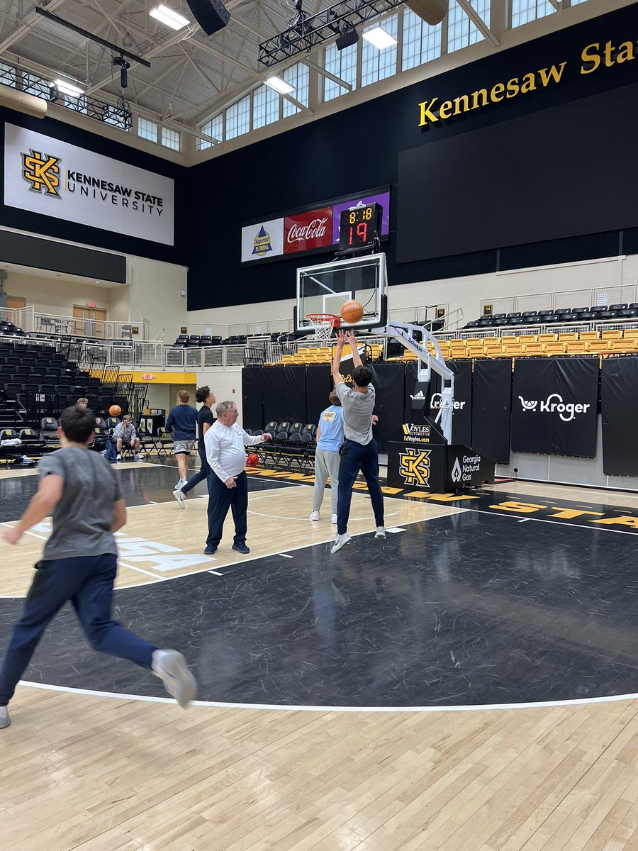 CoahullaMBB's tweet photo. Big thank you to @KSUOWLSMBB and @CoachWilliewat for letting us stop in for a shoot a round on our way to our 1st rd State game at Morgan County. https://t.co/hUTW7UF0N9