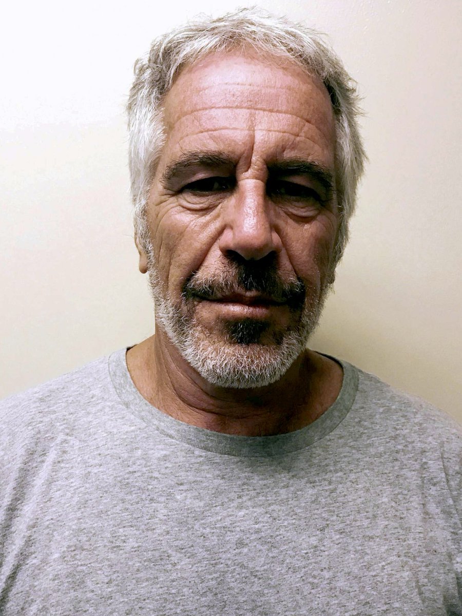 BREAKING: Larry Summers is resigning from Harvard over his ties to Epstein.

Summers was Obama’s economic adviser &amp; Clinton’s treasury secretary.

He’s shaped the Democratic party’s pro-Wall Street economic policies for decades.

Both parties are complicit in the Epstein scandal.