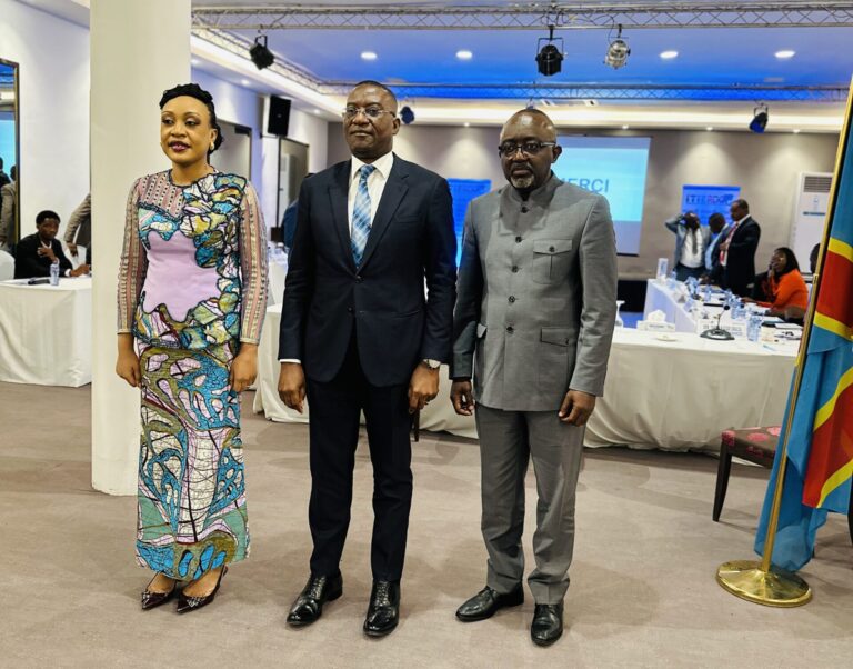 138ᵉ réunion du Comité Exécutif de l’Initiative pour la Transparence des Industries Extractives (ITIE-RDC) à l’hôtel Sultani.
Aux côtés de Guylain Nyembo Mbwizya, la VPM <a href="/HonGraciaYamba/">Hon. Gracia Yamba Kazadi Officiel</a> a insisté sur la rigueur budgétaire pour réussir la validation internationale 2026.
#ITIERDC