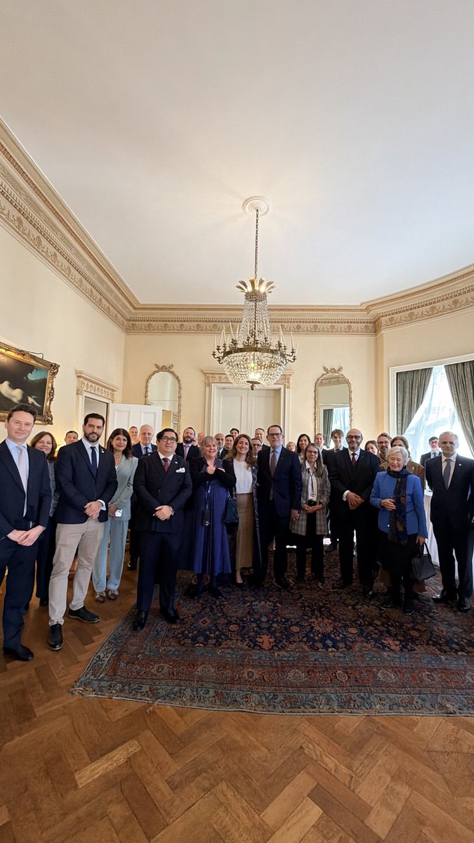 Argentina in UK tweet media