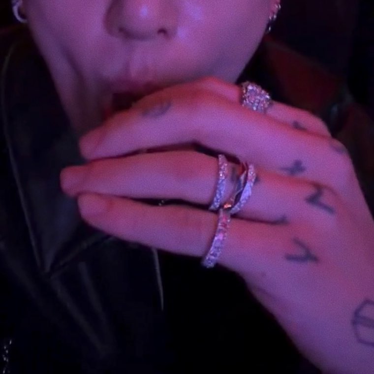 prettiest hands and rings >>>