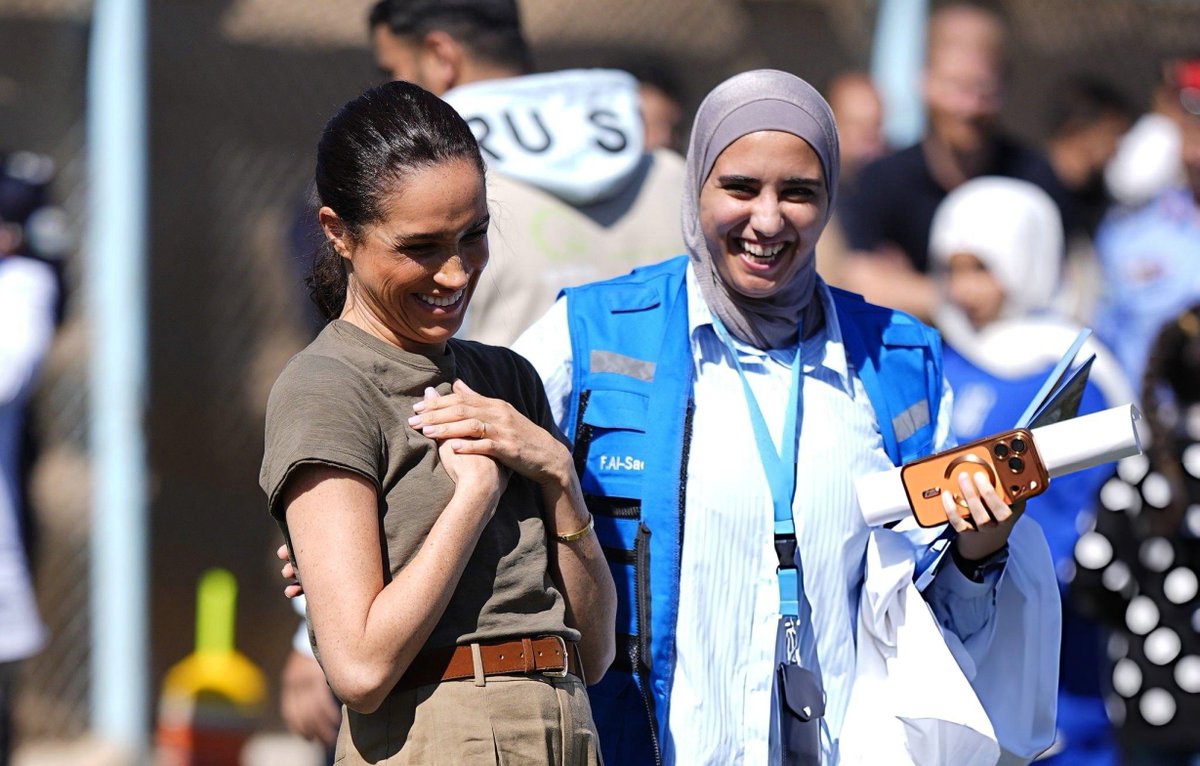 Simply Meghan Markle tweet media