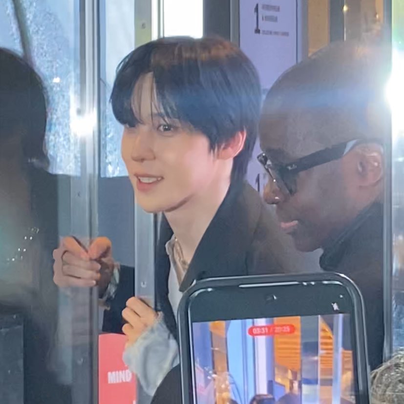 bro im not even an atiny BUT I JUST SAW YUNHO IN MILAN AND I STARTED CRYING 😭😭 HE'S ONE OF THE SWEETEST IDOLS IVE EVER MET ...

he talked to us for 5/6 minutes asking us asking us if we had eaten, if we enjoyed the DIESEL show and italian food recommendations 🍕🍝
#YUNHO #윤호