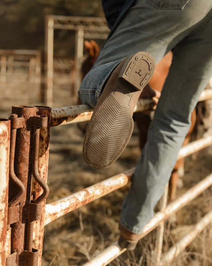 Super lightweight but yet the most durable🪽 Cushioned footbed to ensure all day support!!! <a href="/tecovas/">Tecovas</a>

The Dusty Square Toe Cowboy Boots in Brown