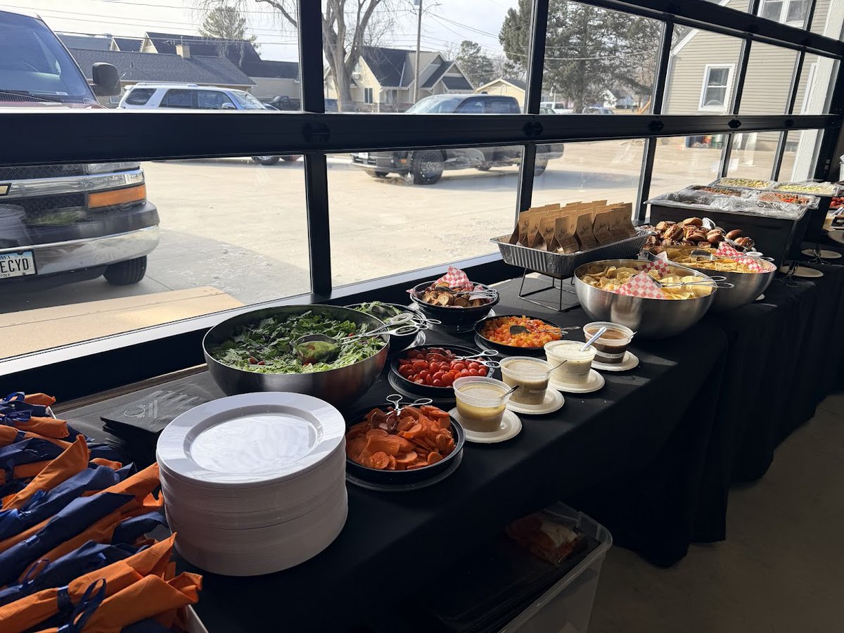 cateringbycyd's tweet image. A delicious lunch spread, an incredible team, and amazing clients — it doesn’t get better than this! 🍽️✨ Thank you for choosing Cyd’s Catering for your event.

#CydsCatering #CateredWithCare #LunchDoneRight #LocalCatering #FoodThatImpresses