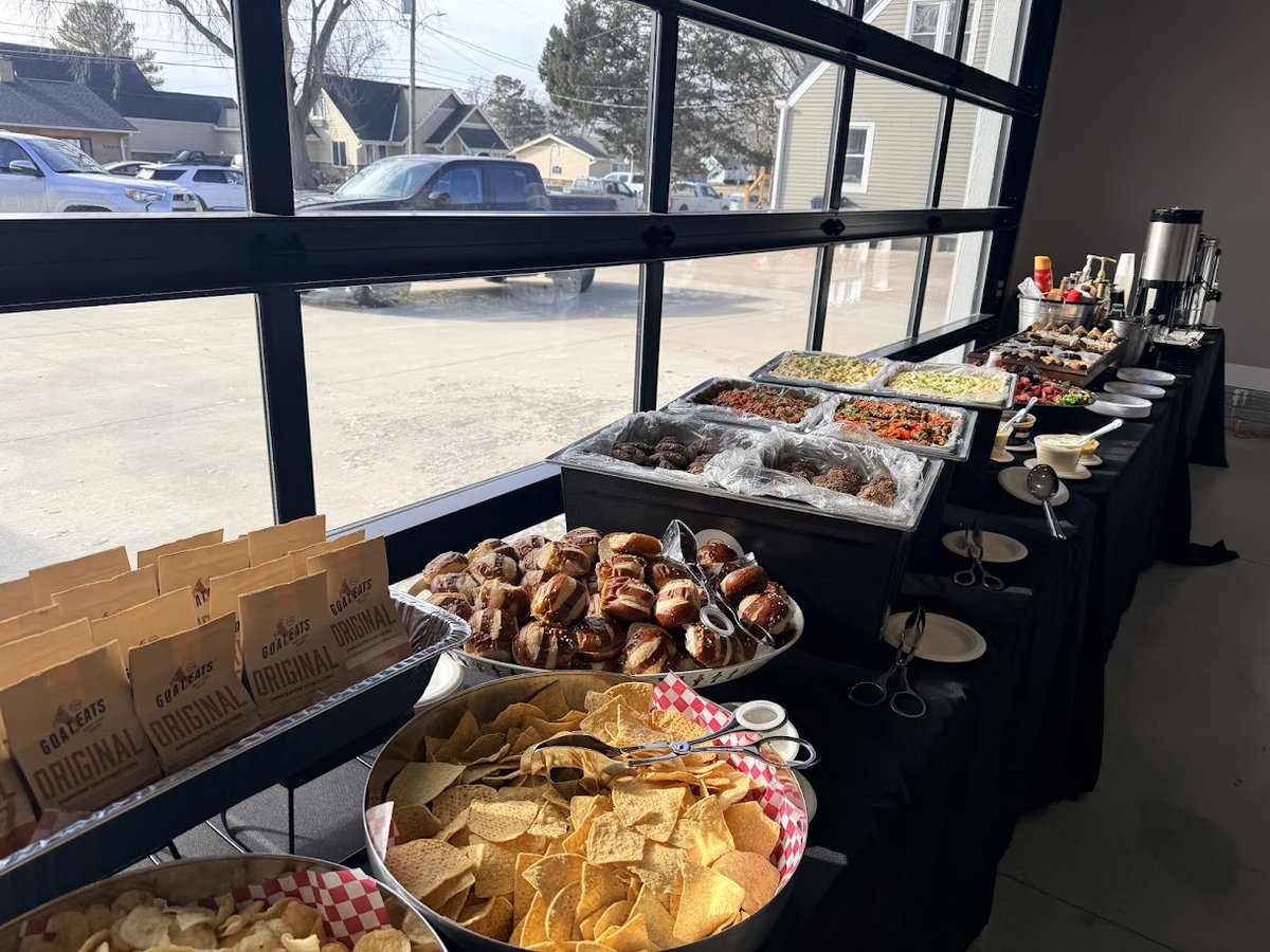 cateringbycyd's tweet image. A delicious lunch spread, an incredible team, and amazing clients — it doesn’t get better than this! 🍽️✨ Thank you for choosing Cyd’s Catering for your event.

#CydsCatering #CateredWithCare #LunchDoneRight #LocalCatering #FoodThatImpresses