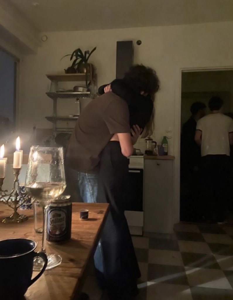 I don't belong to your world tweet media