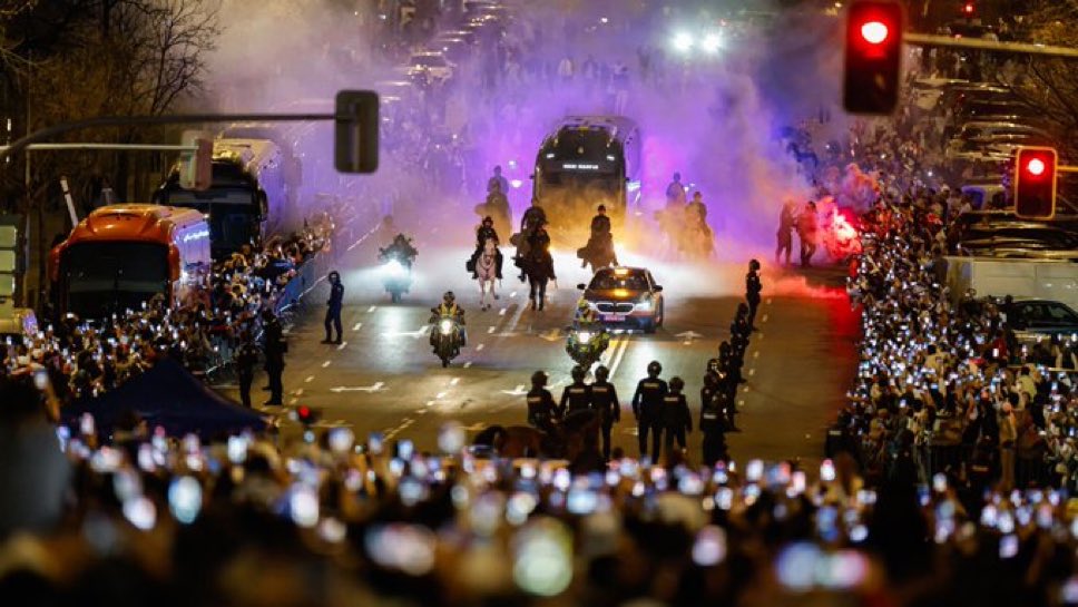 theMadridZone's tweet photo. Real Madrid have arrived. 🔥🔥🔥🔥 https://t.co/eNX3X1PsNS