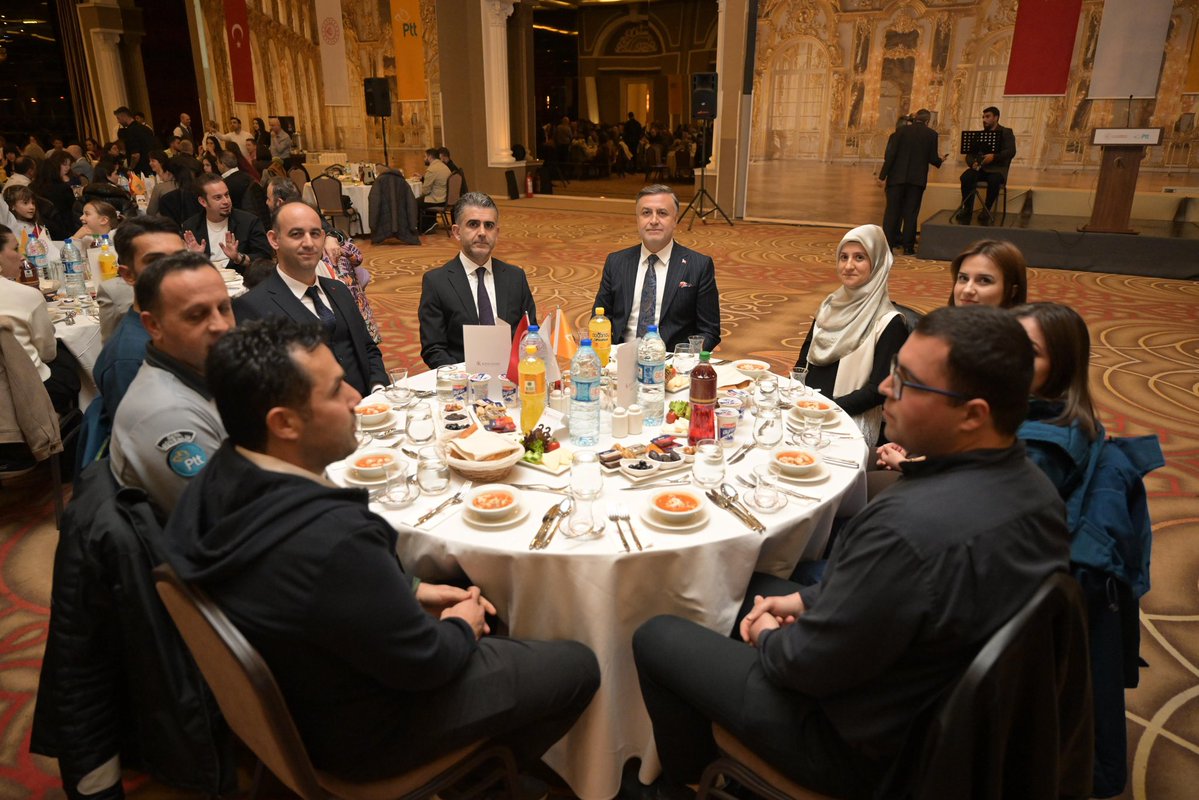 PTTKurumsal's tweet image. On bir ayın sultanı Ramazan-ı Şerif’in rahmetini ve bereketini; Genel Müdür Yardımcılarımız Sayın Emrah Yoğurtçu ve Sayın Fatih Tezcan’ın katılımlarıyla #PTT 2. Bölge Müdürlüğümüzde görev yapan çalışma arkadaşlarımızla iftar programında paylaştık.

PTT Ailesi olarak, bu mübarek