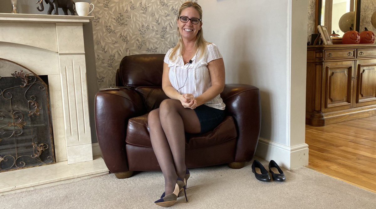 smokeyplaces20's tweet image. Just home from work 👋🏽 Shoes off and finally relaxing 😅 Busy few days ahead as I’m in London for a conference, so smart outfits incoming. Today: white blouse, green FatFace skirt, Dune heels + Wolford tights 👠 #Workwear #OOTD (225)