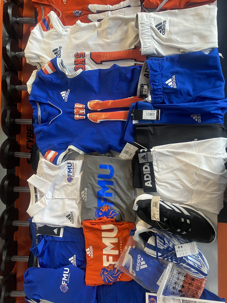 TE Coach Roy/Special Teams Coord./Graphic Designer tweet media