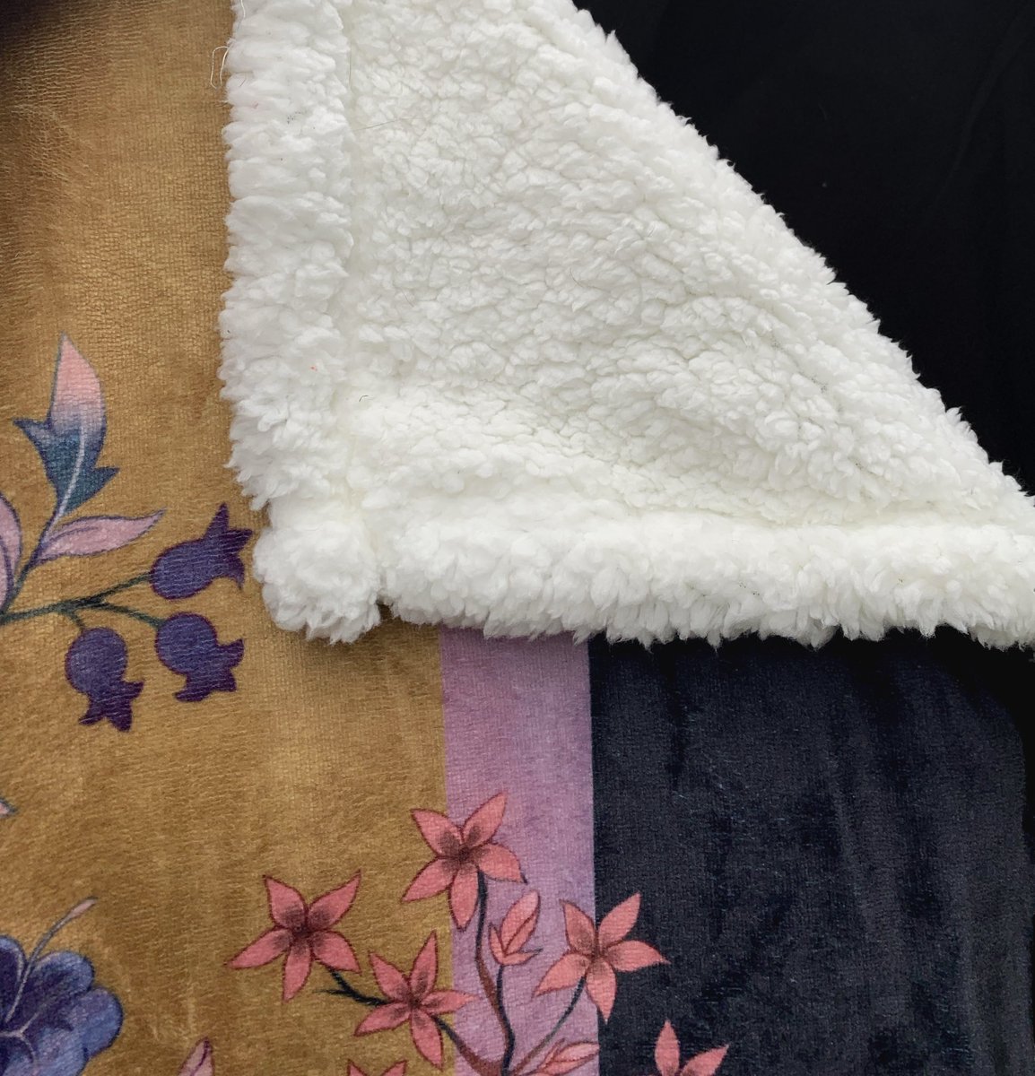 yocholol's tweet photo. 🐚🦭BLANKET PRE-ORDERS OPEN 🦭🐚
-ends 3/15
-2-4 month turnaround 
-will not be available at upcoming cons 
🔗 LINK IN BIO https://t.co/zmrlgBZTEV