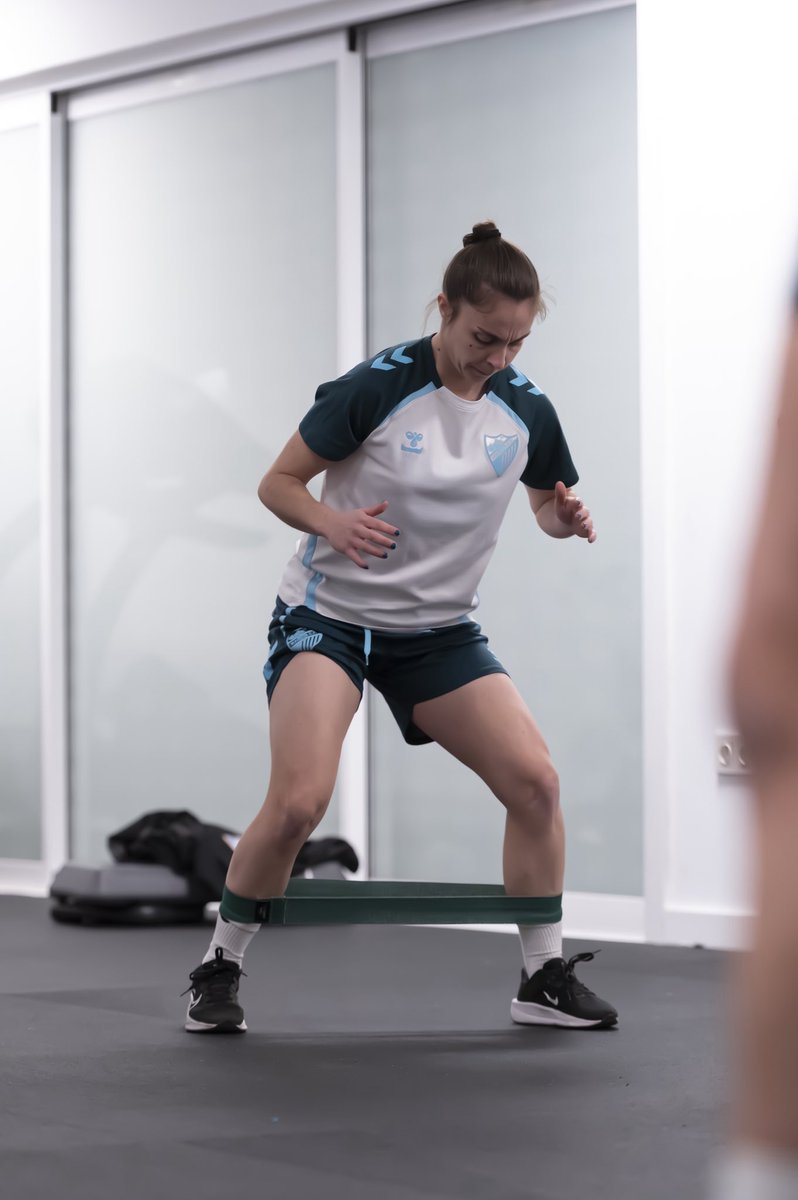 𝗧𝗥𝗔𝗕𝗔𝗝𝗢 con destino #SportextremaduraMálaga 🏋🏻