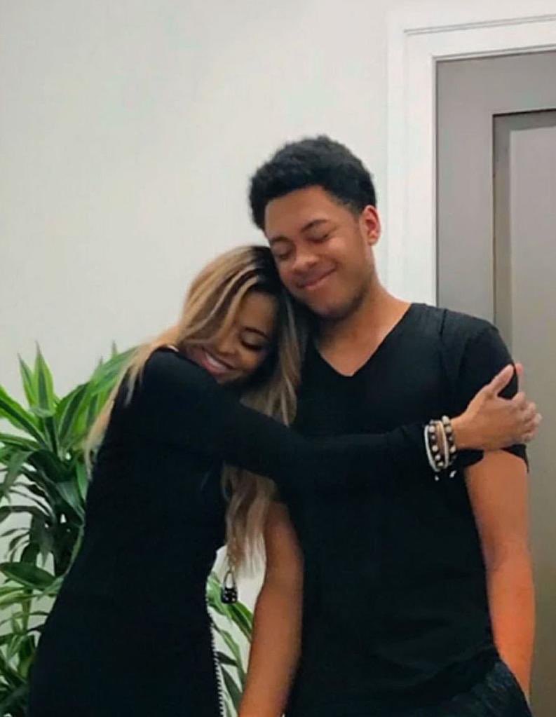 BlockTopickz's tweet image. Condolences to #RHOSLC star Mary Cosby and her husband Robert—their son Robert Cosby Jr. has sadly passed away at 23.

📰: tmz.com/2026/02/25/rob…