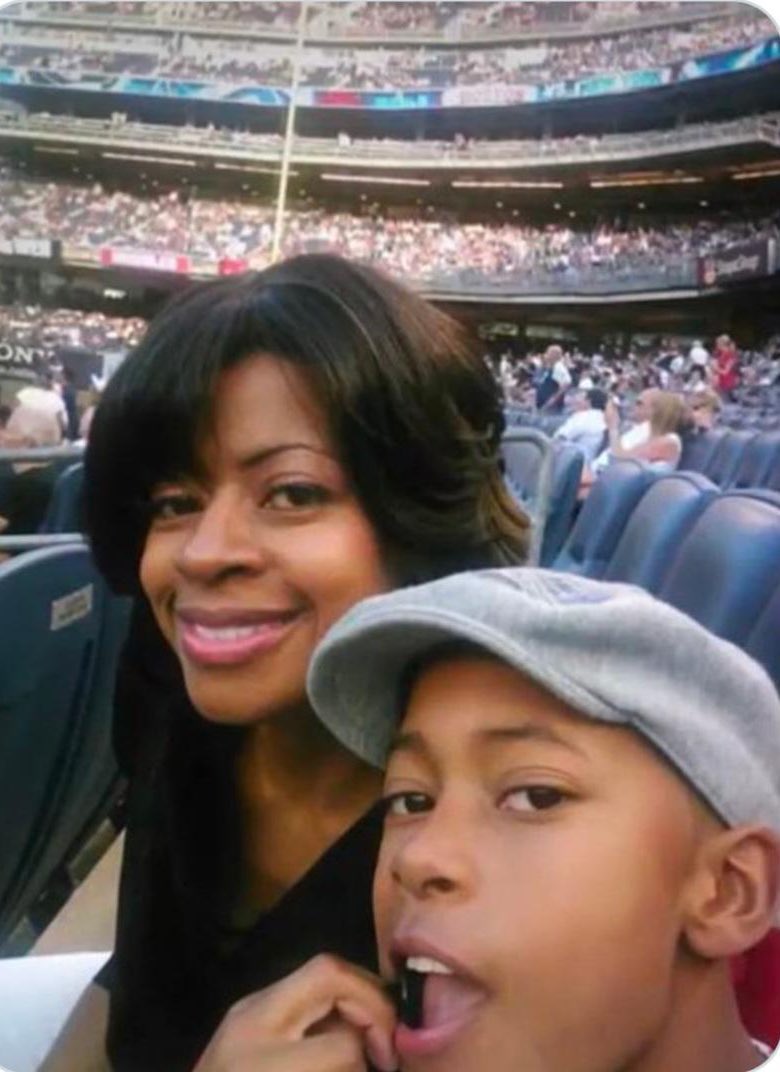 BlockTopickz's tweet image. Condolences to #RHOSLC star Mary Cosby and her husband Robert—their son Robert Cosby Jr. has sadly passed away at 23.

📰: tmz.com/2026/02/25/rob…