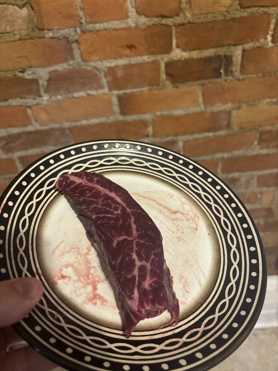 LUKEY ✣ tweet media