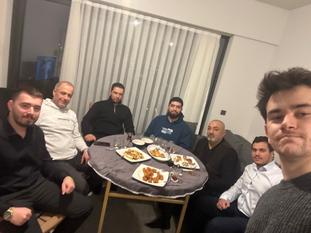 İftar soframızda kardeşlik, sözümüzde memleket var! 🌙🌙
Ankara İl Gençlik Kolları olarak; İl Başkanımız Sn. Mustafa Yanılmaz ve İl STK İlişkiler Başkanımız Sn. Sabit Kınık ile öğrenci evinde kardeşlerimize misafir olduk.