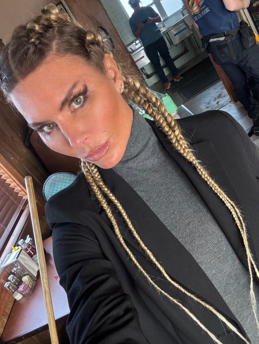 Kelly Greyson tweet media