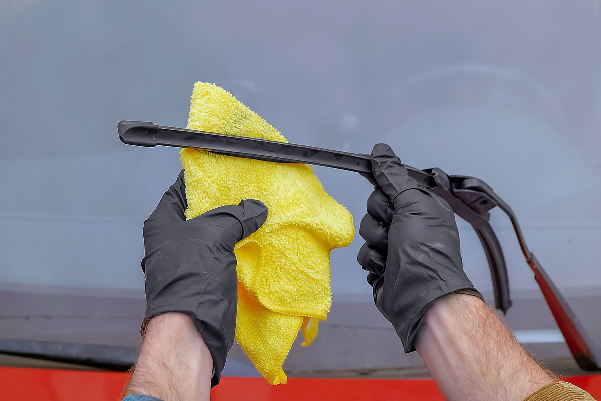 SMWesterly's tweet image. Our windshield wiper blades seem to be going non-stop with our unpredictable and wet winter weather. But they can get dirty and worn and affect your vision when driving. Consider these steps to clean them and stay safe on the roads: zurl.co/KEBH2 

#cleaningtips #cars