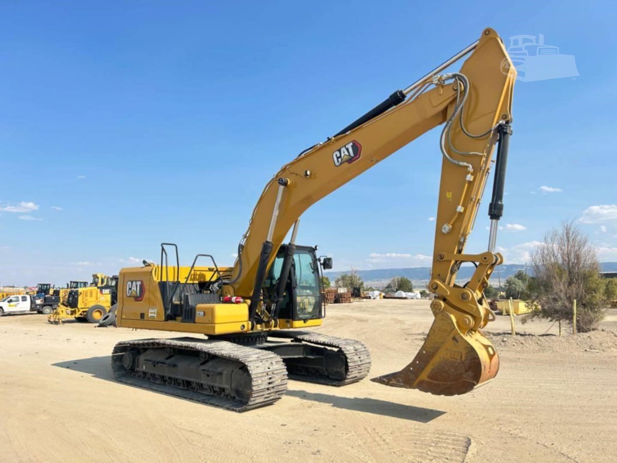 machinerytrader's tweet image. 🏗️ 2023 CATERPILLAR 330 Crawler Excavator For SALE! 🌟

⏱ 813 hours
💪 Jobsite ready

View the excavator here ➡️ ow.ly/LgUv50YlTZZ

#Caterpillar #CrawlerExcavators #Excavators #MachineryTrader