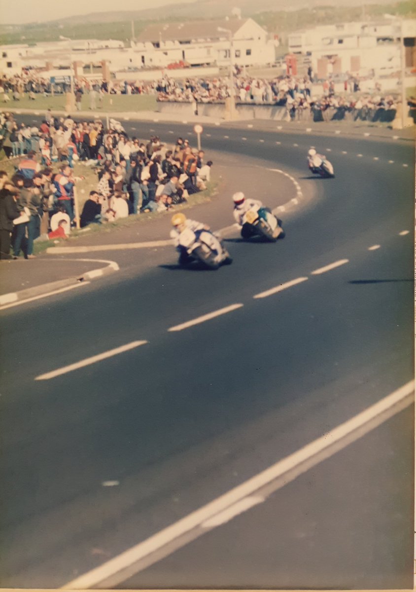 RealBobbieM's tweet photo. @robmcelnea1 @popsyosh34 Top notch race that - with a bit of swapping around. 💪🏼👏👏
Here at Juniper Hill. 
Crowds too…. 🍻 https://t.co/voNDrGlgbg