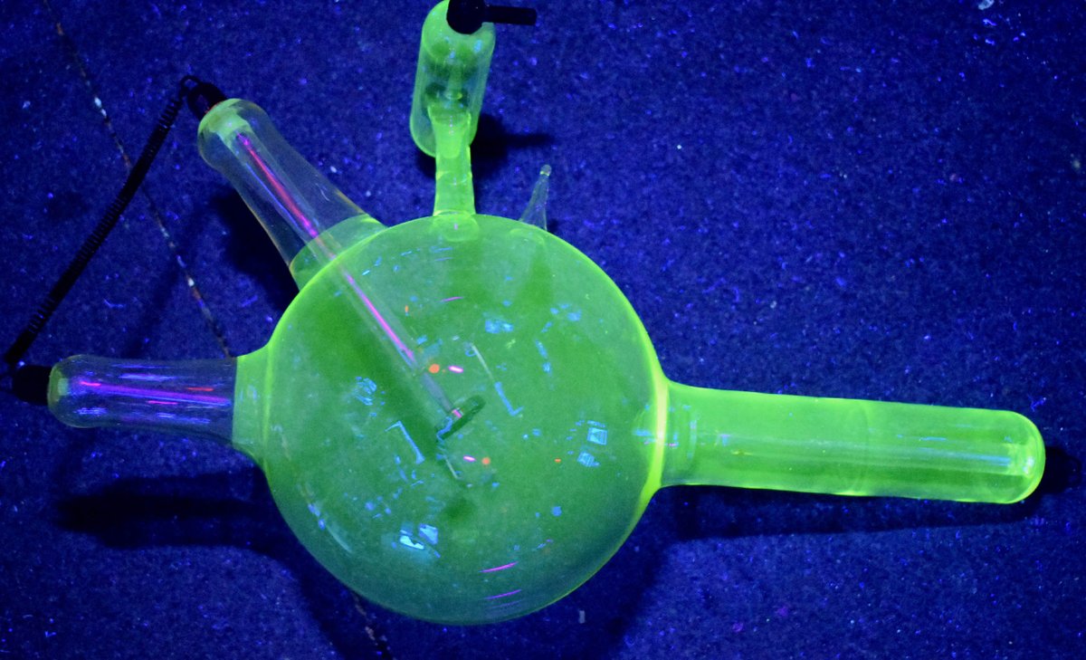 Tube_side's tweet photo. Early X-ray tube is almost entirely made with uranium glass. As shown up by illumination under UV light. https://t.co/KoZuQIqaxt