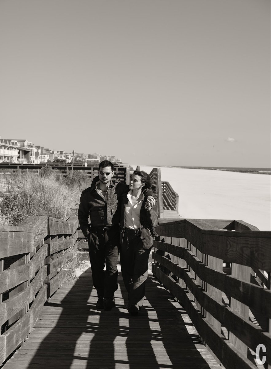 RalphLauren's tweet image. The Spring 2026 Love issue of @Cosmopolitan features #TaylorLautner and #TayLautner on the cover in #PoloRLStyle.

Taylor wears a full #PoloRalphLauren look and Tay wears a Polo Ralph Lauren shirt and pants.

Photography: @rona_liana
Styling: @theemarcusallen
Editor-in-Chief: