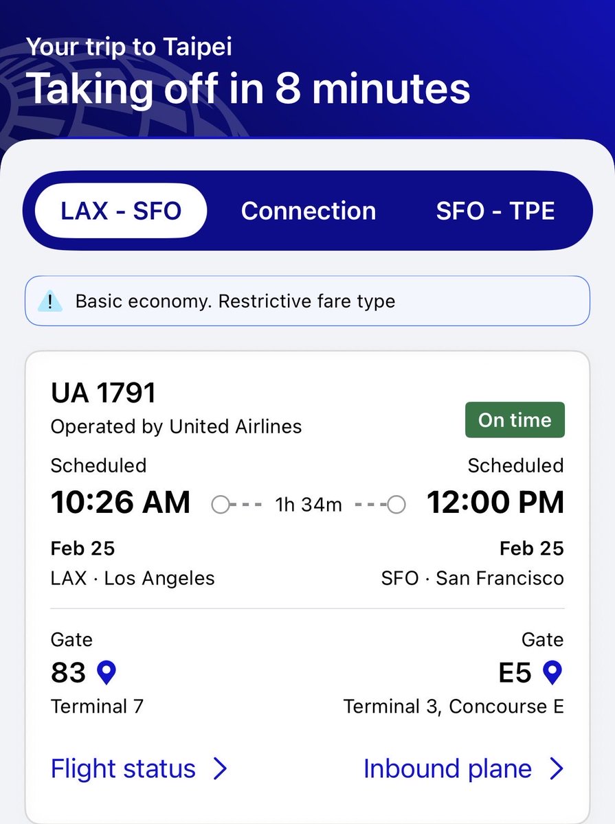 cackwell's tweet photo. @united I don’t think I’m going to make my connecting flight. The plane is still on the run way. Hit me up. I need customer service. https://t.co/qHAMMXUEaS