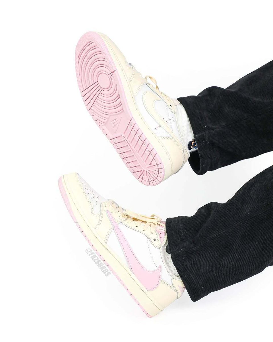 JustFreshKicks's tweet photo. Travis Scott x Air Jordan 1 Low "Sail/Shy Pink" 💗🍦

• May 22nd
• $155 https://t.co/nGVFFNhfQM