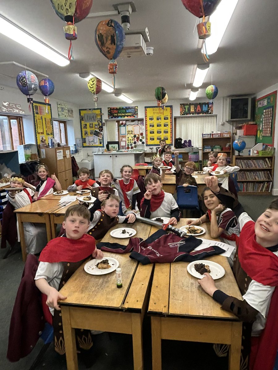 Carolin90534336's tweet photo. .@winterfoldhs 

Year 3 thoroughly enjoyed their edible roads! https://t.co/1Odss3W7Rq
