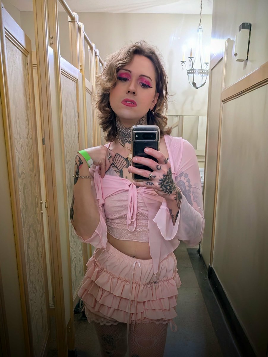 googletheanswer's tweet photo. I promise you have a 100 percent chance to fuck me. Hard. As fuck. I won't make you wait. 
#slut #easyslut #exhibitionist #femboy #femboi #twink #freeuse #kawaii #emoboy https://t.co/xDprRitiQ7