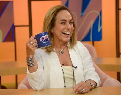 BohnGass's tweet photo. Vibrando aqui com o o sucesso do programa #SemCensura na internet. Estudo aponta que menções ao programa da @TVBrasil nas redes geraram engajamento 90% maior em relação a 2024: de 24,3 milhões para 46,4milhões.
Viva o talento e a simpatia de @cissa_guimaraes! https://t.co/xFrUsyuRcg
