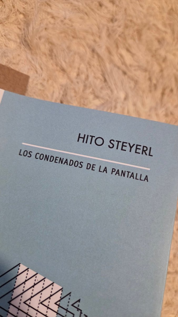 GuilleJColombo's tweet photo. La imagen pobre "opera contra el valor fetichista de la alta resolución (...) este es el motivo por el que acaba perfectamente integrada en un capitalismo de la información que prospera en lapsos de atención comprimidos, que se basa en la impresión antes que en la inmersión" H.S https://t.co/aSn3QggvMO