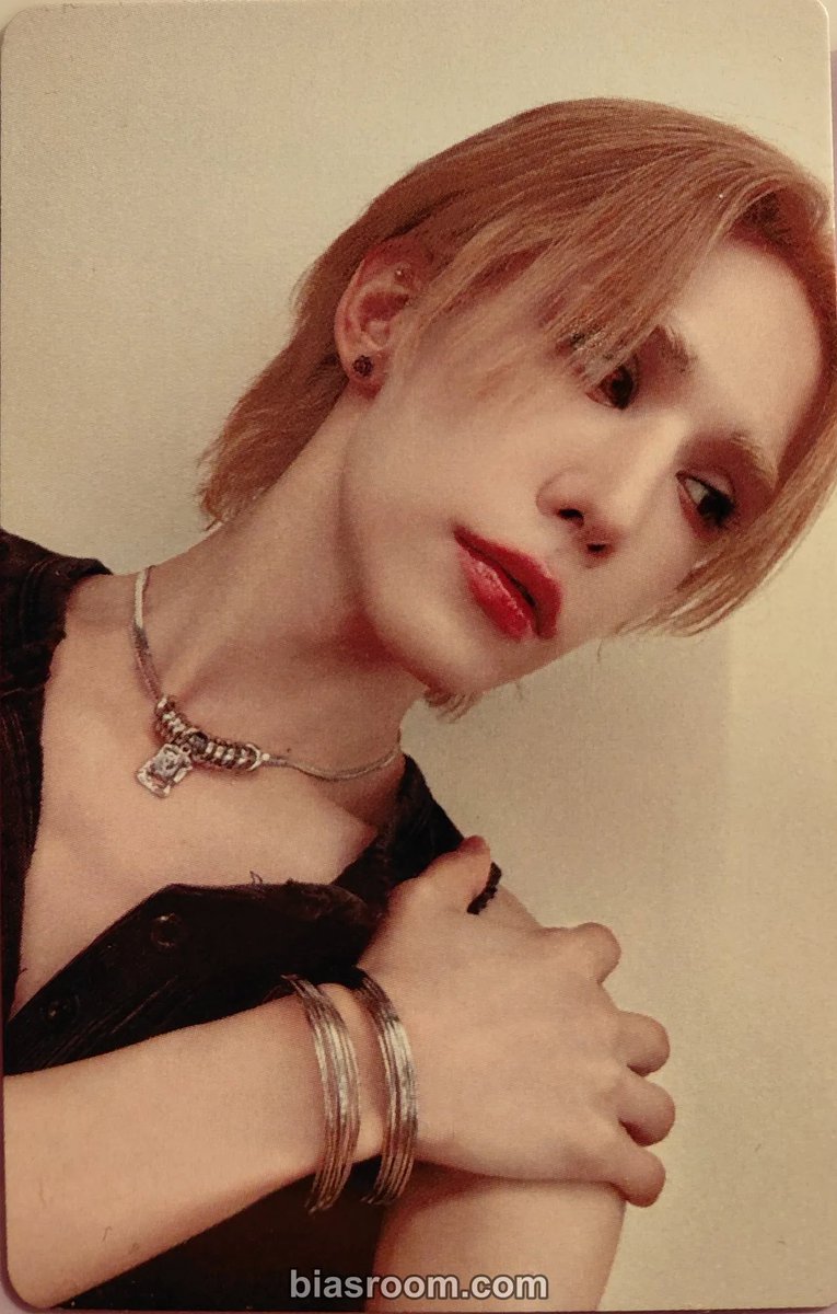 mooninscxrpio's tweet photo. ISO / WTB / WTT

help a diva out, i’m looking for either of the i one kidol wumuti:( they’re some of my favourite pcs ever. 

for trade - I have rui equivalent !

UK based, WW acceptable 

#wtt #xlovwtb #xlov https://t.co/ySWmiHXqil