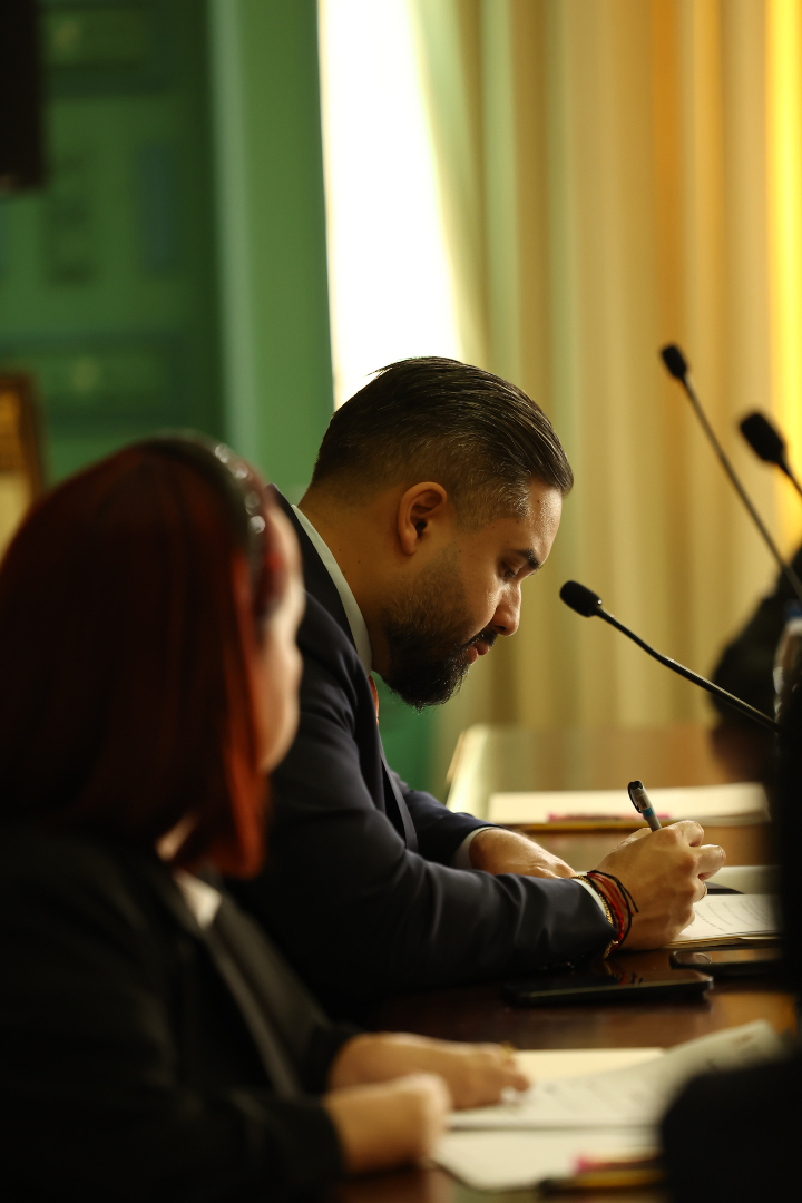 nicmaduroguerra's tweet photo. La Comisión de Política Interior de la Asamblea Nacional encarna el espíritu de trabajo y la voluntad inquebrantable de un pueblo que clama por paz y estabilidad. Trabajamos día y noche para garantizar un marco jurídico adaptado a estos tiempos. ✊🏾🇻🇪 https://t.co/gbKMX7uRRl