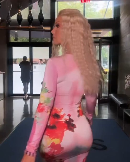 Amber Rose - Eyes up here pretty boy https://t.co/UKDKYez5KM