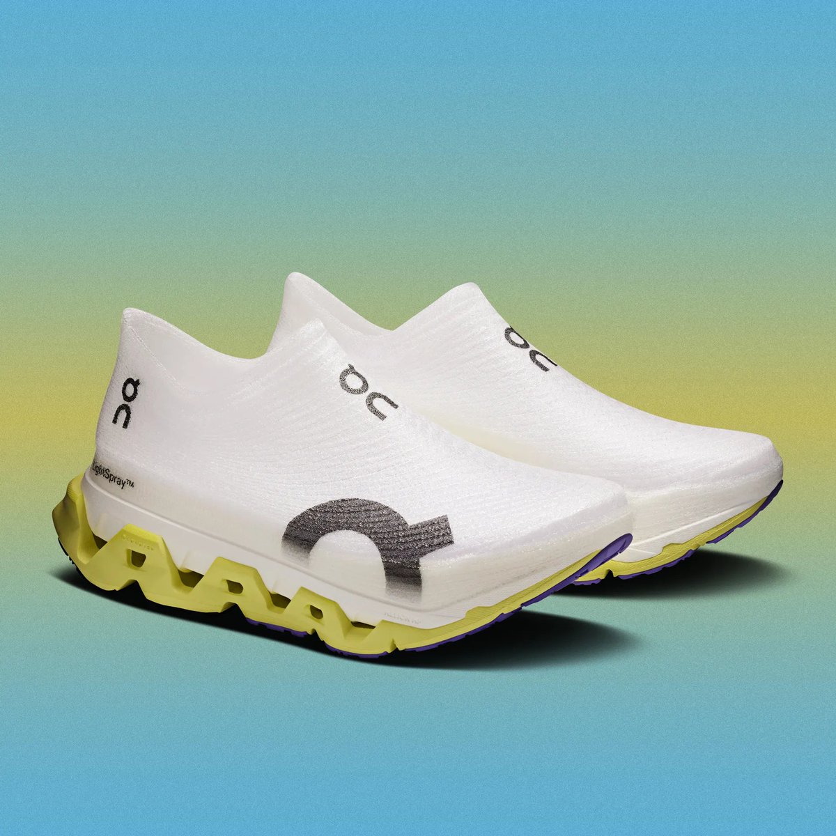 SoltekOnline's tweet photo. Las nuevas Cloudmonster 3 Hyper de On vienen con tecnología LightSpray (sí, tipo “spray”) y prometen ser más ligeras, cómodas y rápidas. Innovación pura para runners 🚀 https://t.co/b36zkymC5y