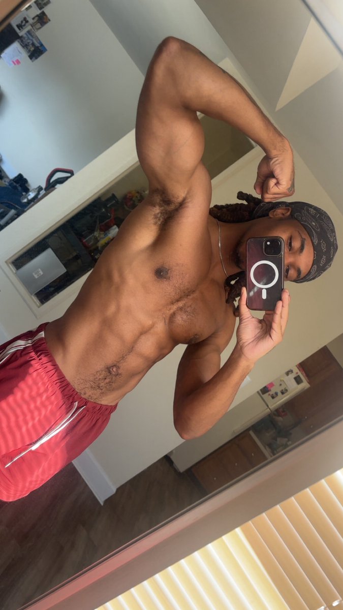 Larry 3x tweet media