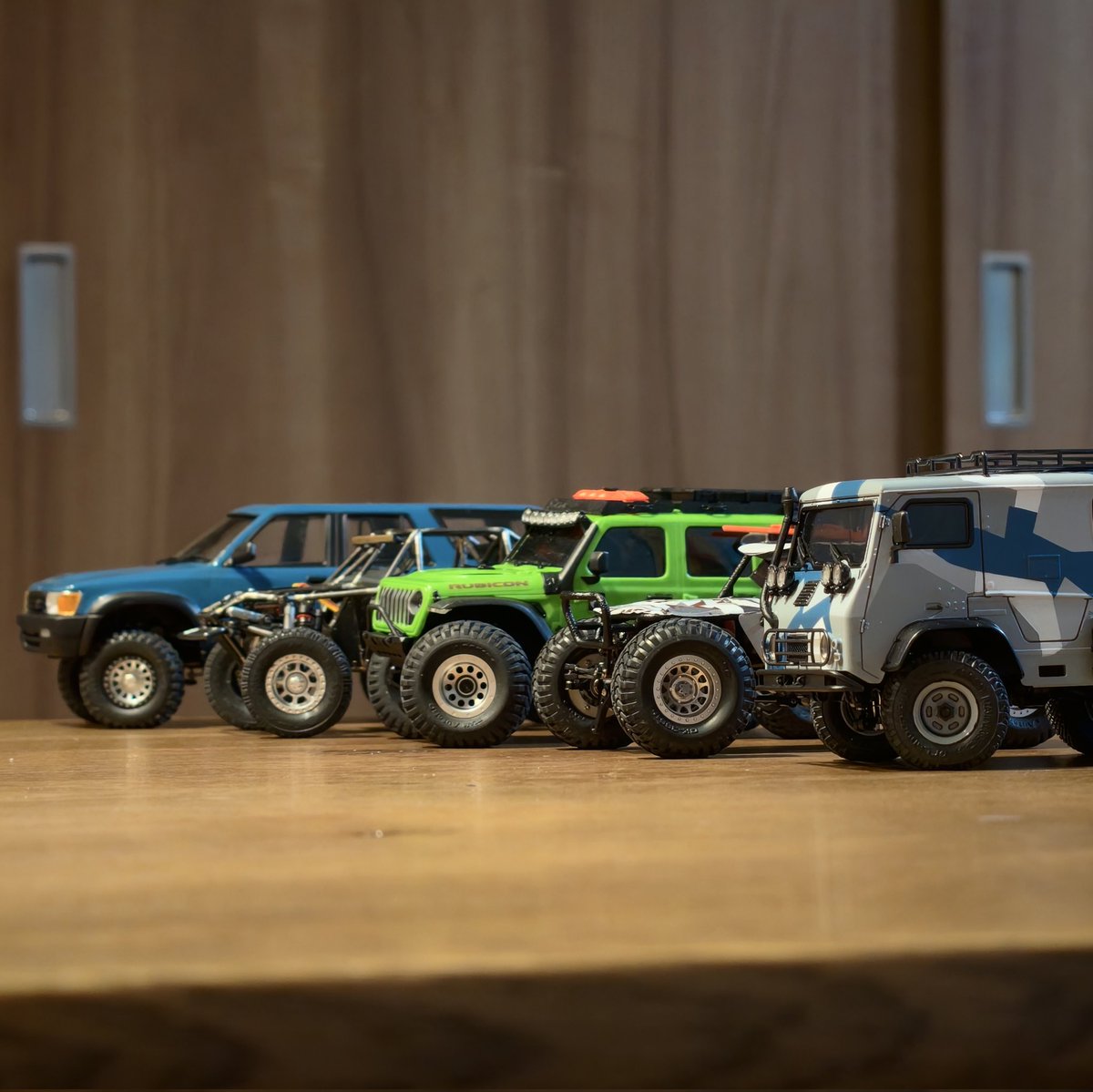 kadono86's tweet photo. 我が愛しの小さいラジコン達Orlando hunter＆SCX30😁
#orlandoohunter #scx30 #ラジコン #microrc https://t.co/KcEVS2rDeY