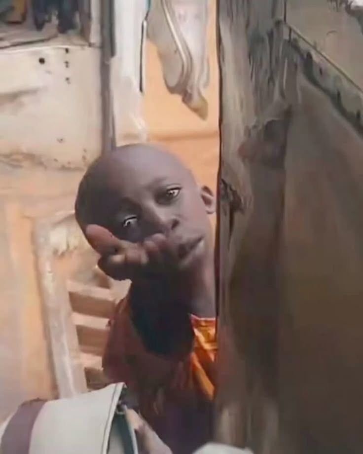 Pale kwa group ya Okech salad naona vijana wamebaki wakiomba omba mia 😂 chair man aliingia nyasi na funds za vijana, alafu huko state house Raymond omollo anakulishwa ndimu eti kwa Nini alimfuta yule police.  Pande ya sisi ndio sifuna naona Kuna planned handshake na kina oburu