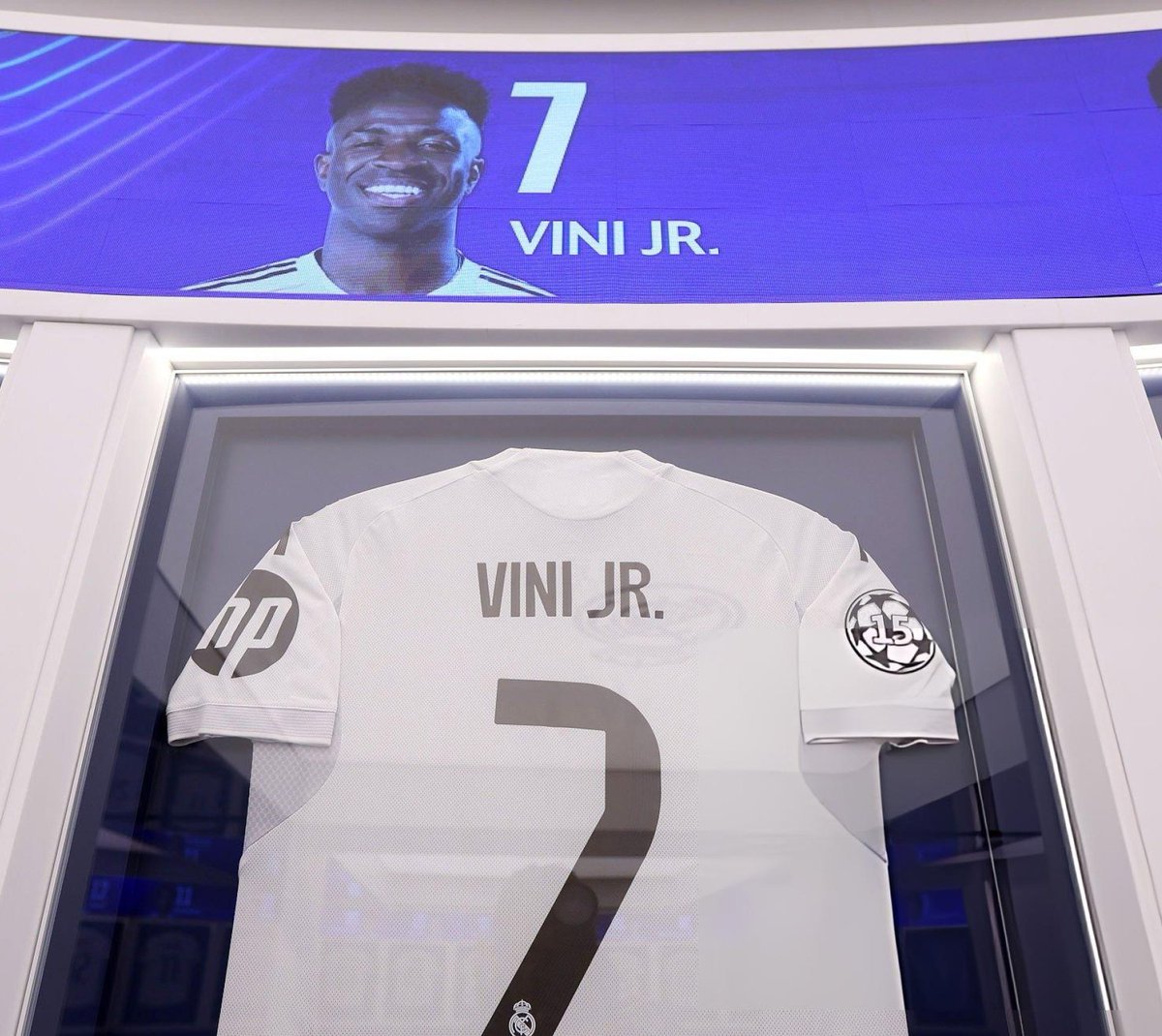 (fan) REAL MADRID FANS 🤍 tweet media